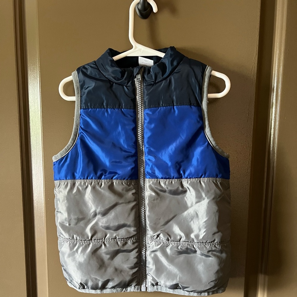 Toddler boys size 5T puffer vest.
